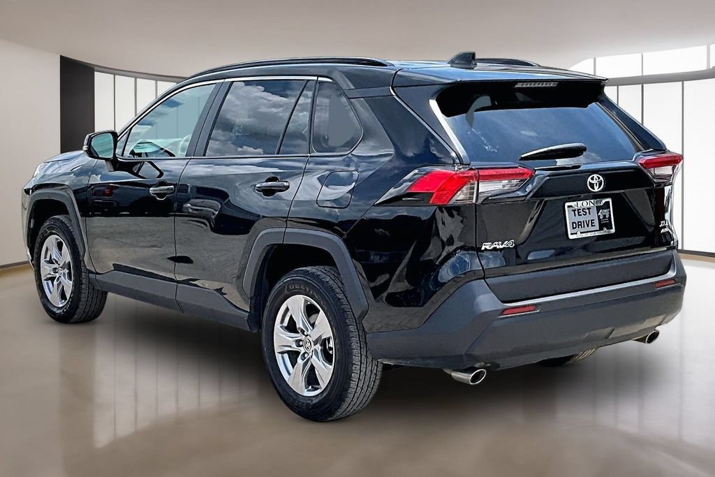 Used 2025 Toyota RAV4 XLE AWD/4WD image 12