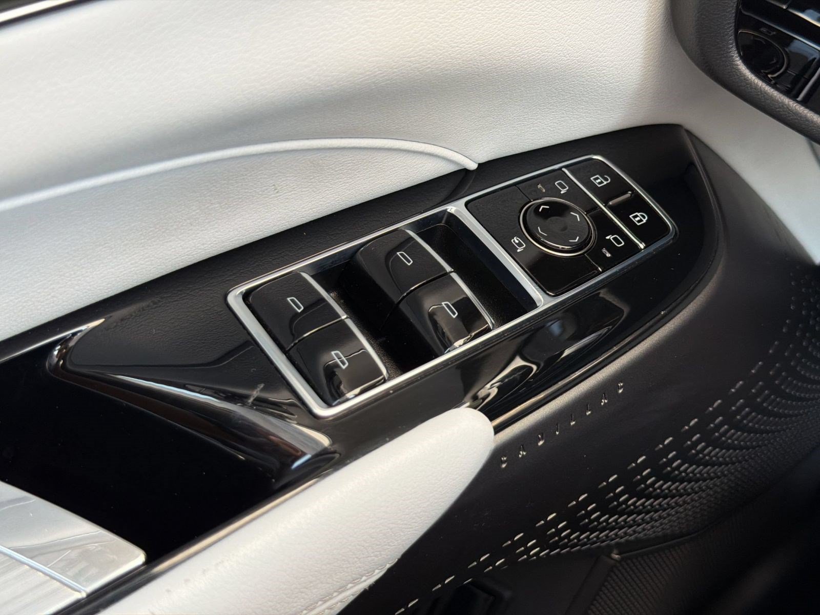 Used 2024 Cadillac Lyriq Luxury RWD image 14