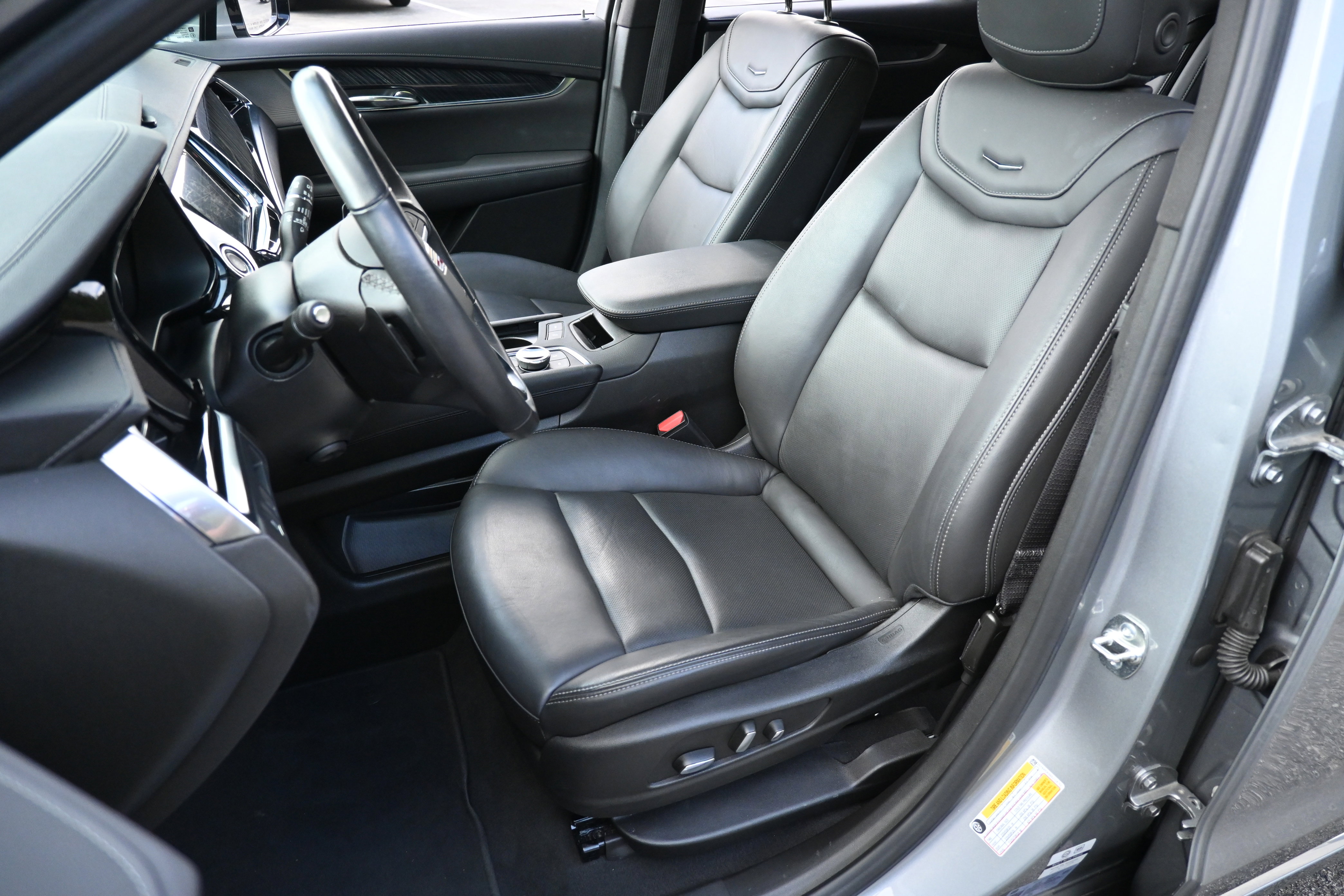 Used 2025 Cadillac XT6 Premium Luxury image 17