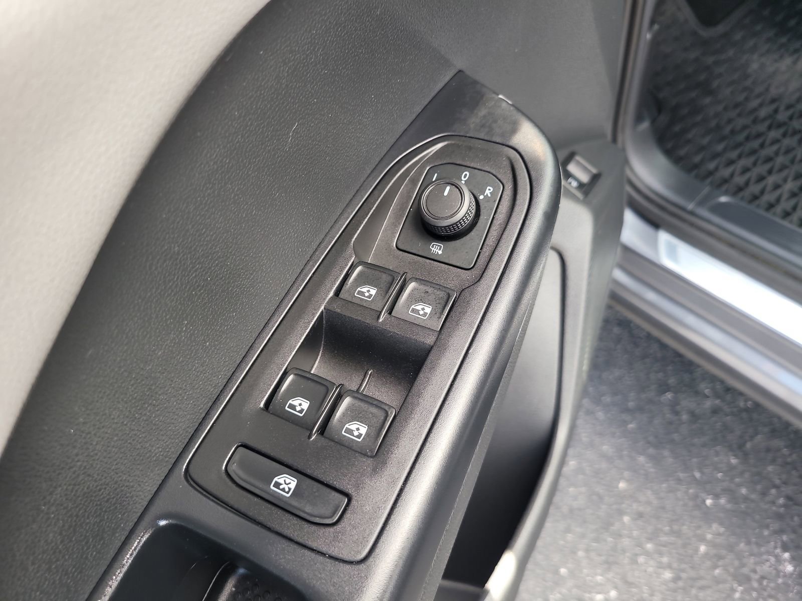 Used 2024 Volkswagen Taos SE image 14