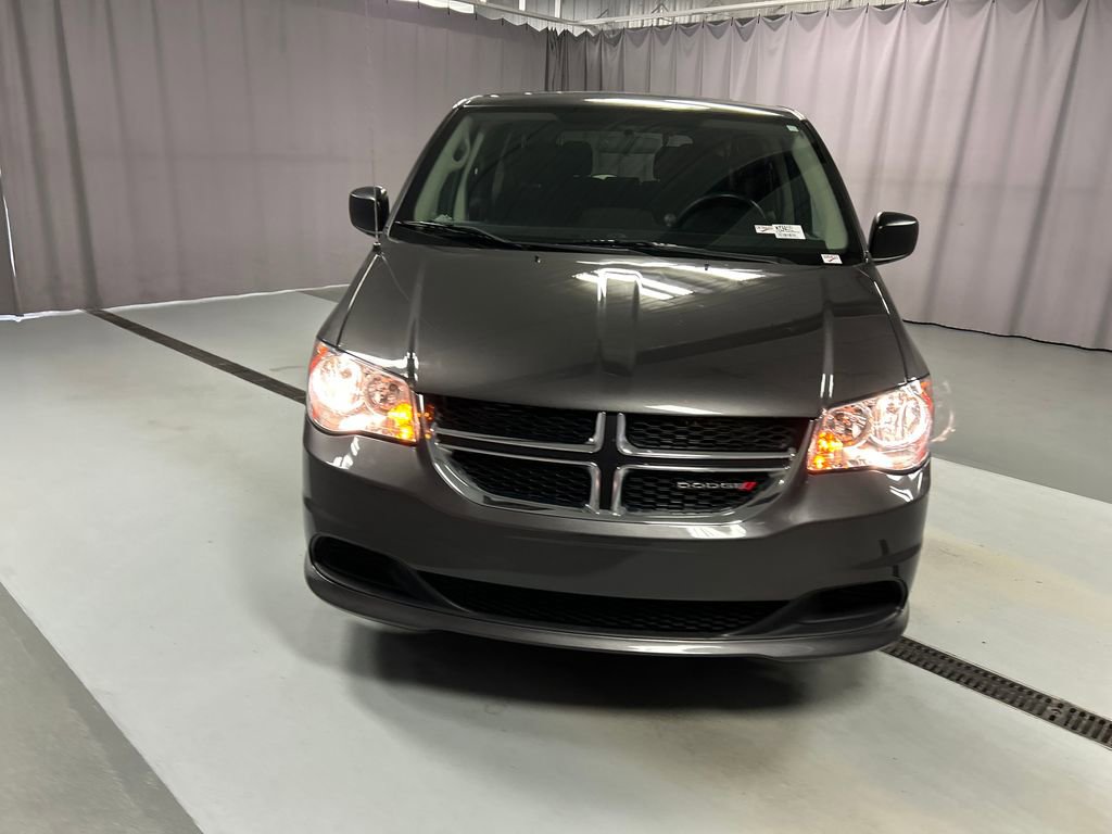 Used 2018 Dodge Grand Caravan SE image 2