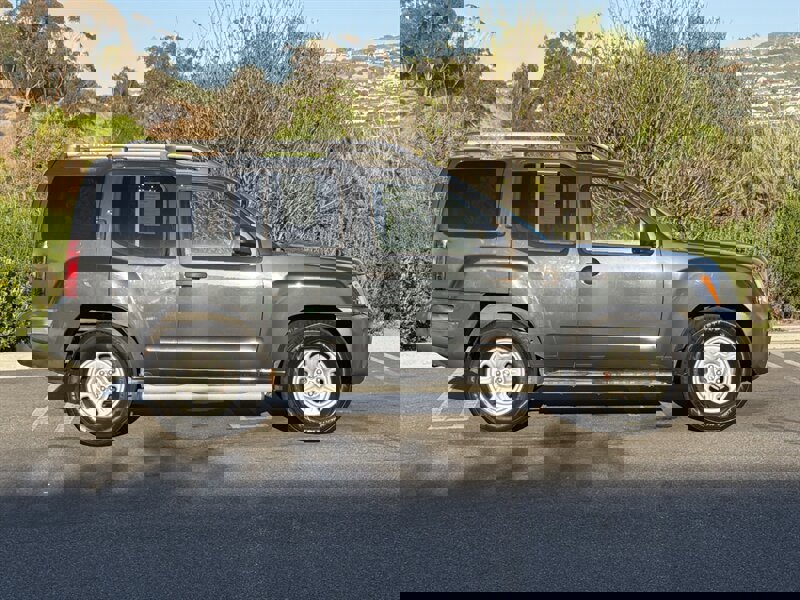 Used 2010 Nissan Xterra X image 8