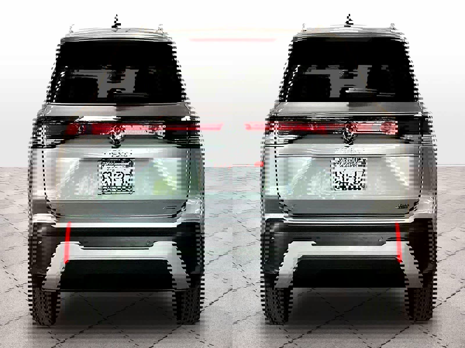 Used 2025 Volkswagen Tiguan SE w/ Panoramic Sunroof Package image 6