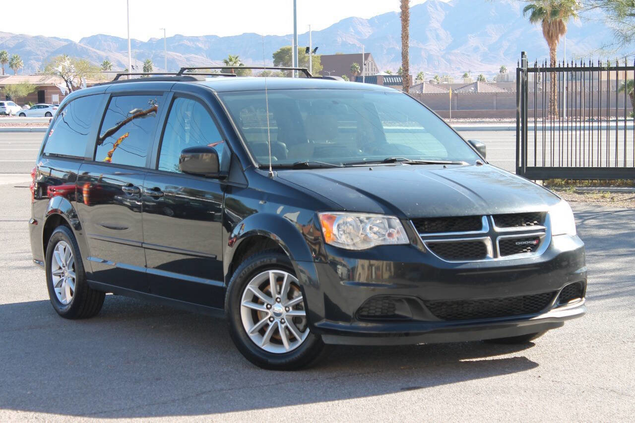 Used 2016 Dodge Grand Caravan SXT FWD image 2