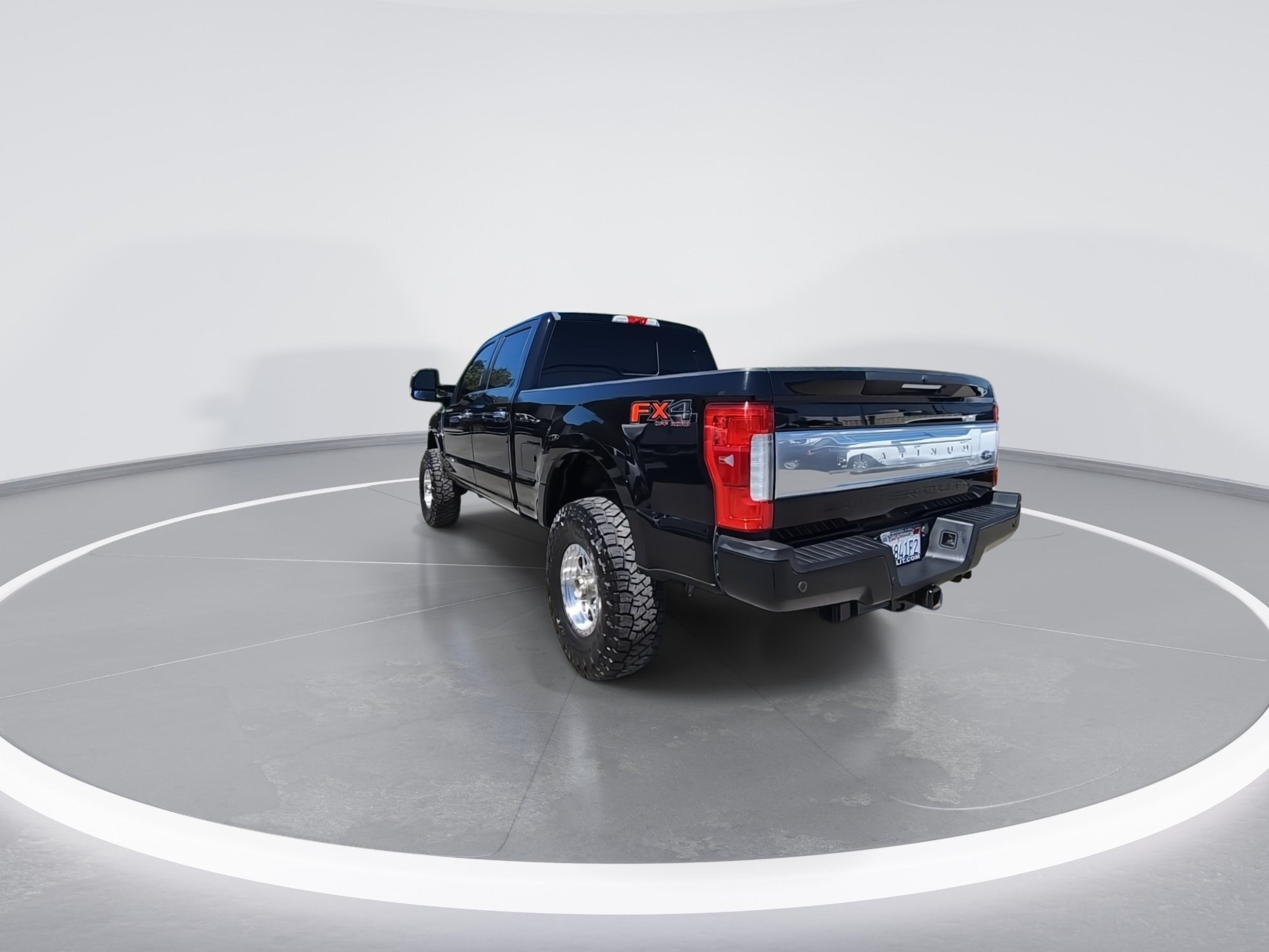 Used 2017 Ford F250 Platinum w/ Platinum Ultimate Package AWD/4WD image 3
