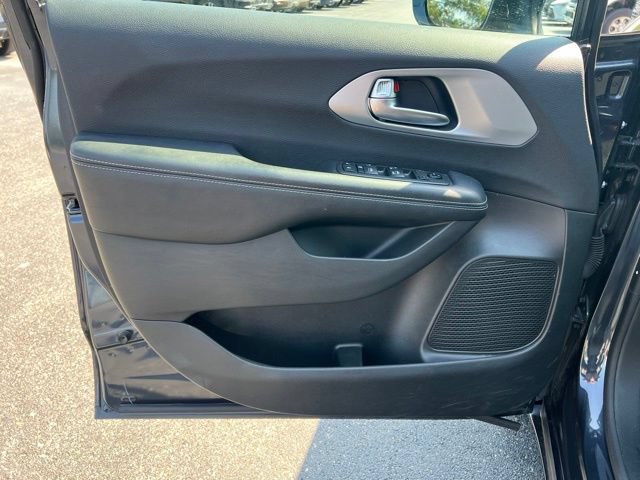 Used 2019 Chrysler Pacifica Touring Plus w/ S Appearance Package FWD image 25