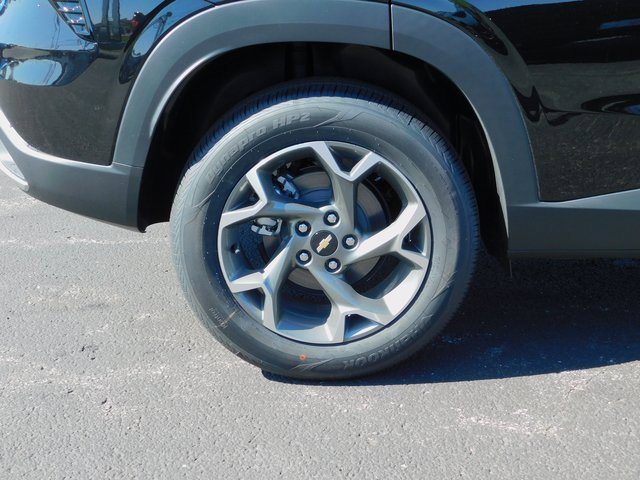 New 2025 Chevrolet Trax LT w/ Sunroof Package image 11