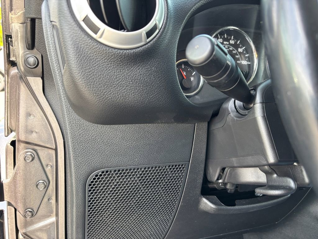 Used 2018 Jeep Wrangler Sahara w/ Connectivity Group AWD/4WD image 20
