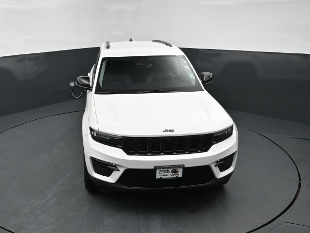 Used 2023 Jeep Grand Cherokee Limited w/ Luxury Tech Group II AWD/4WD image 13