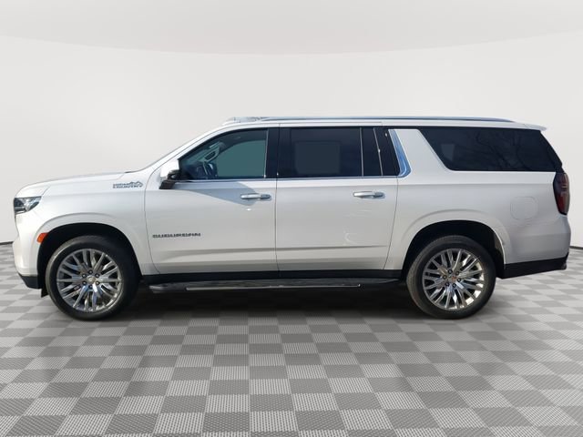Used 2024 Chevrolet Suburban High Country AWD/4WD image 3