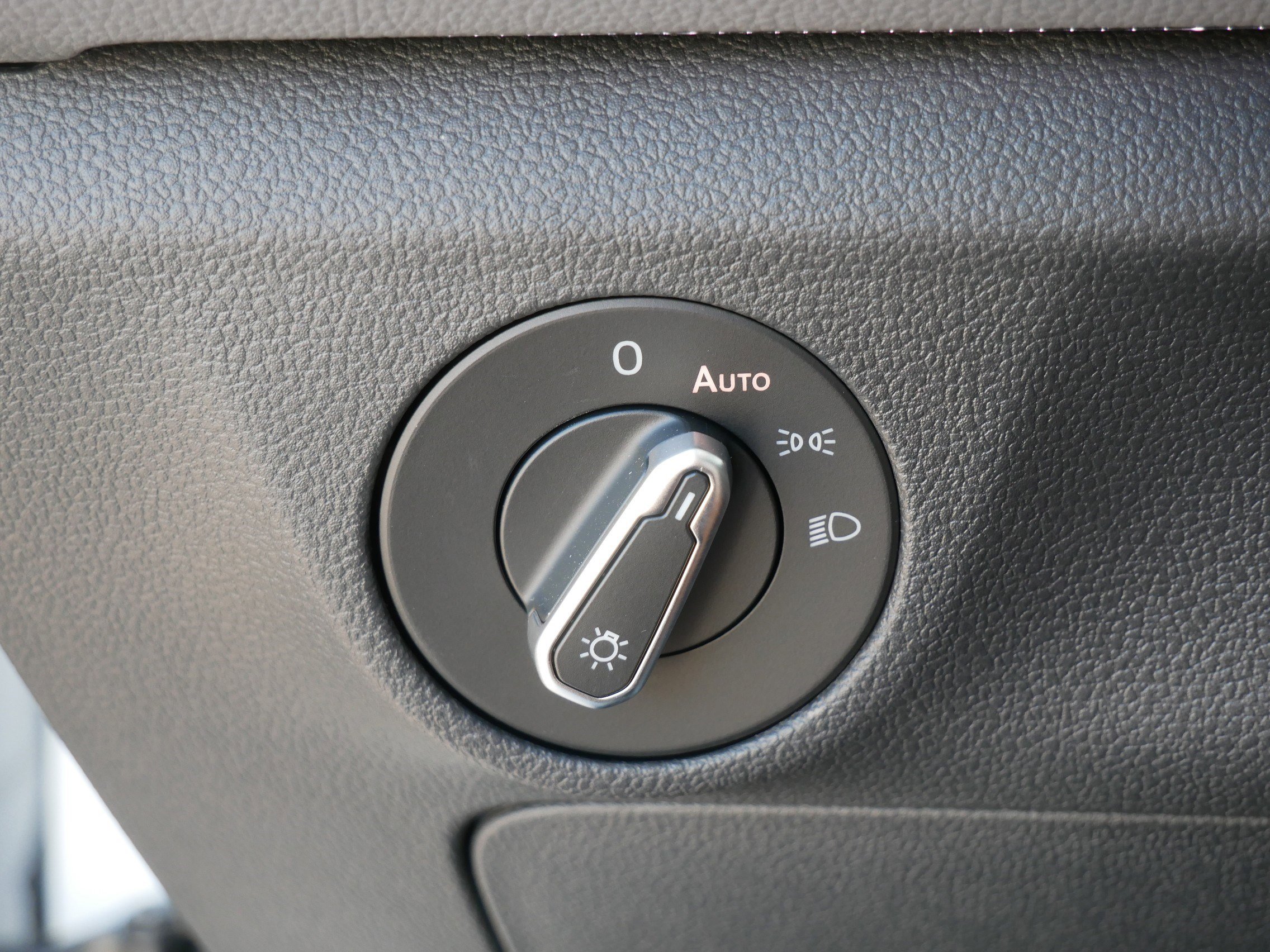 Certified 2025 Volkswagen Jetta SEL image 22