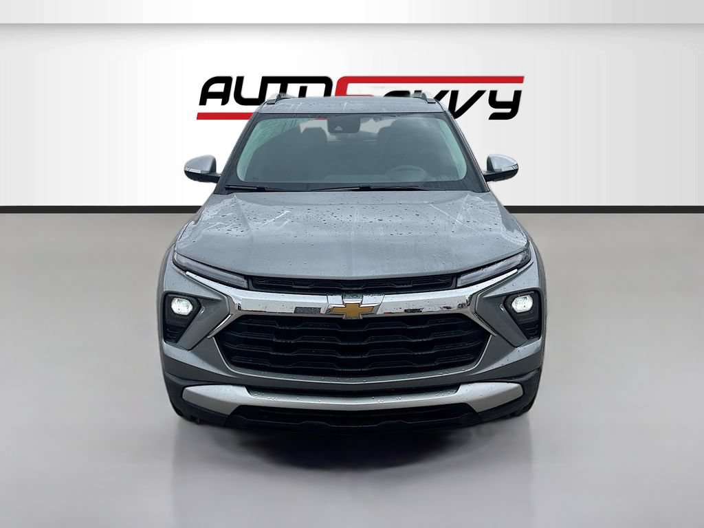 Used 2025 Chevrolet TrailBlazer LT FWD image 2