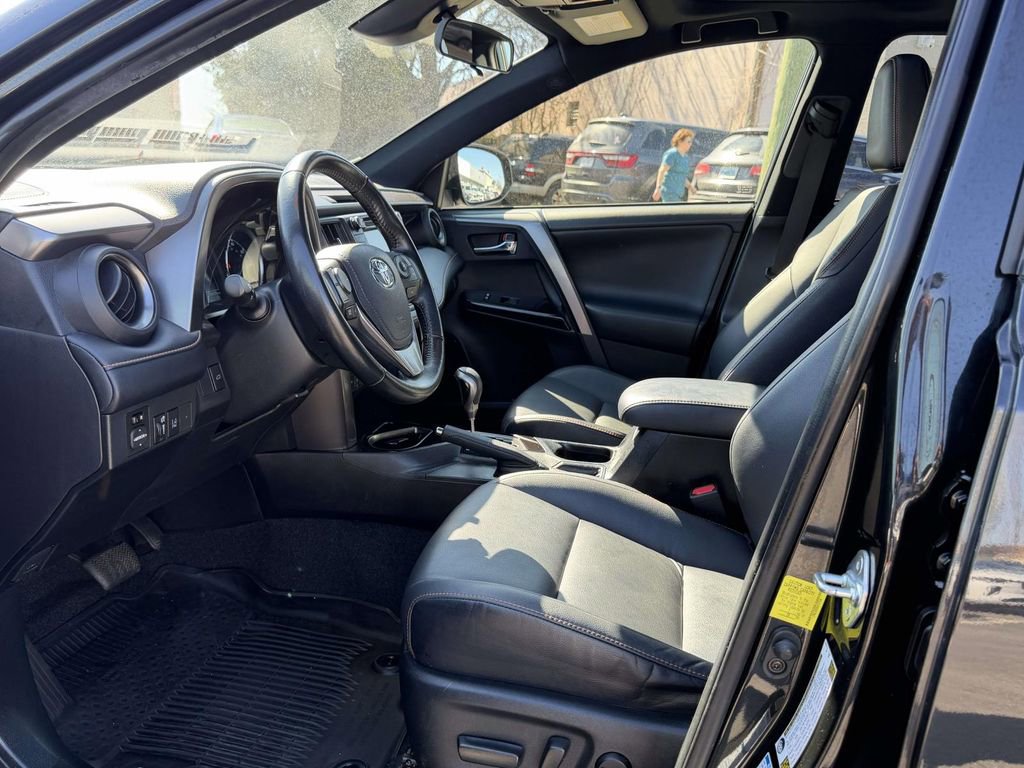 Used 2017 Toyota RAV4 SE image 16