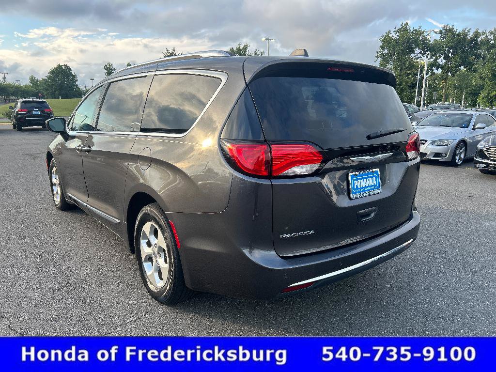 Used 2017 Chrysler Pacifica Touring-L Plus FWD image 3