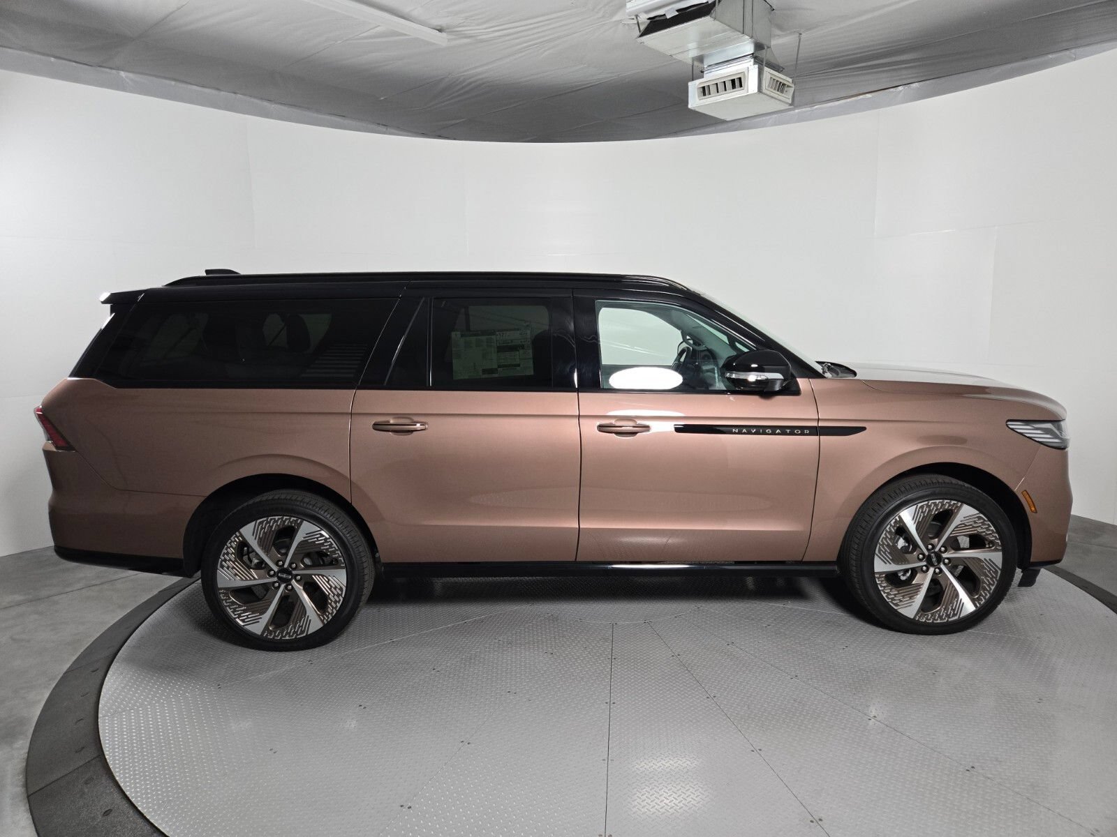 New 2026 Lincoln Navigator L Black Label w/ Black Label Special Edition AWD/4WD image 3
