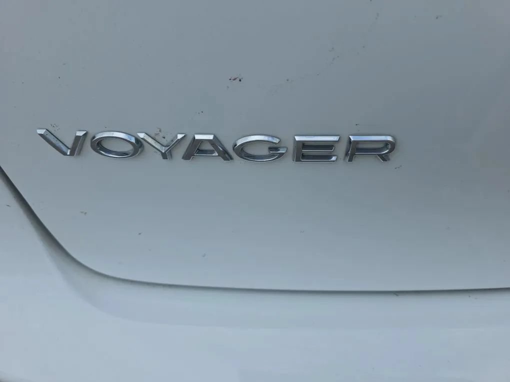 Used 2022 Chrysler Voyager LX FWD image 16