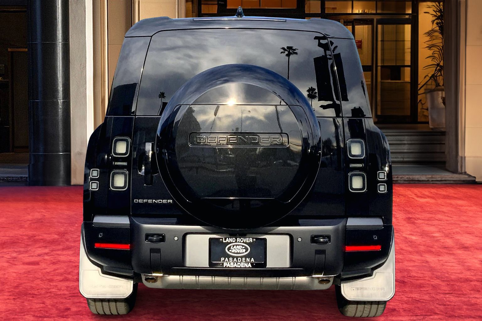 New 2026 Land Rover Defender 130 X-Dynamic SE image 4