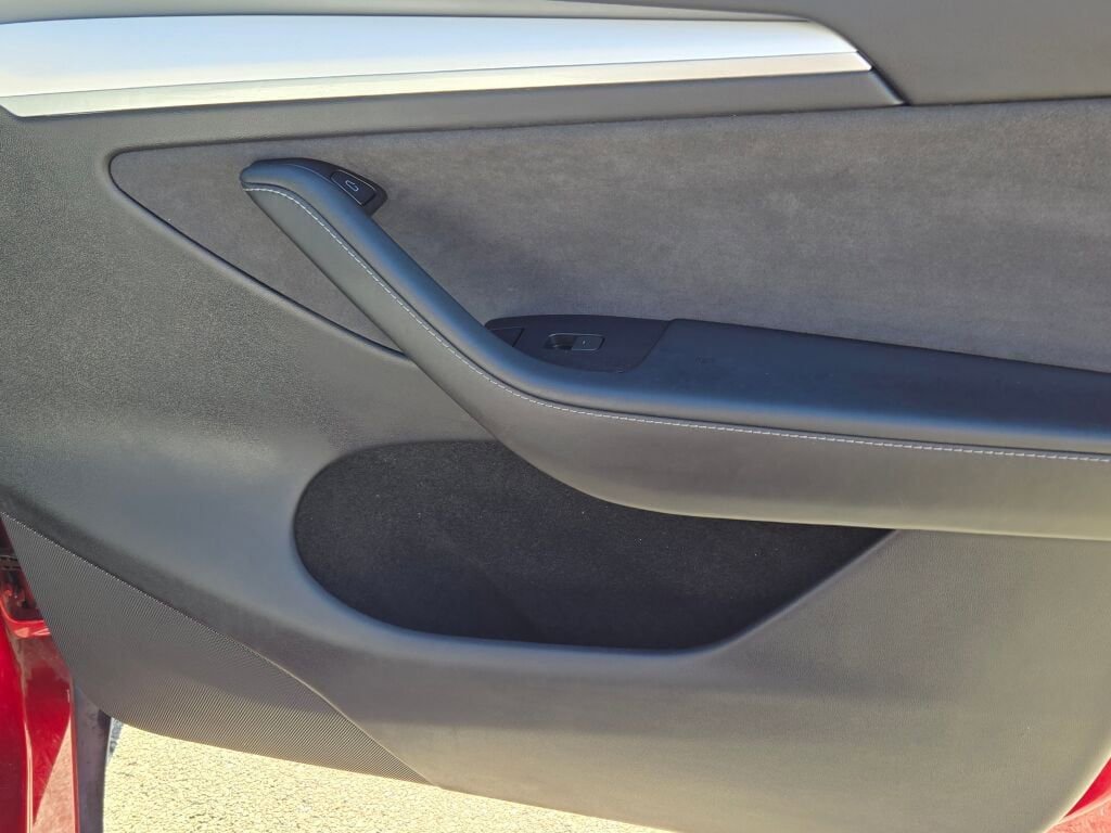 Used 2025 Tesla Model Y Performance image 5