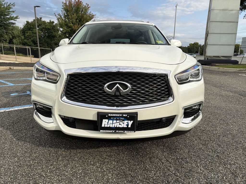 Used 2017 INFINITI QX60 Luxe w/ Deluxe Technology Package AWD/4WD image 3