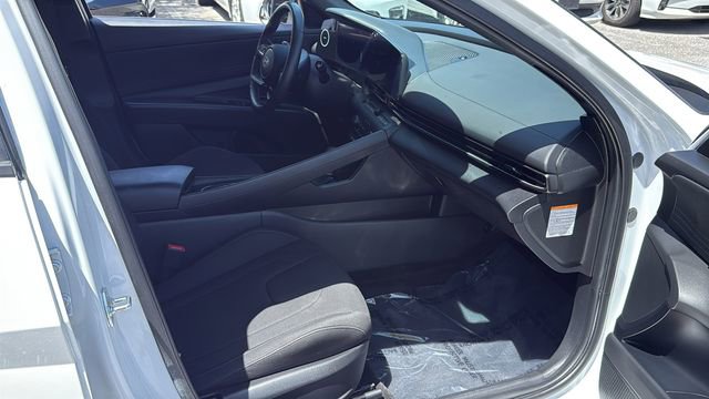 Used 2025 Hyundai Elantra SEL FWD image 11