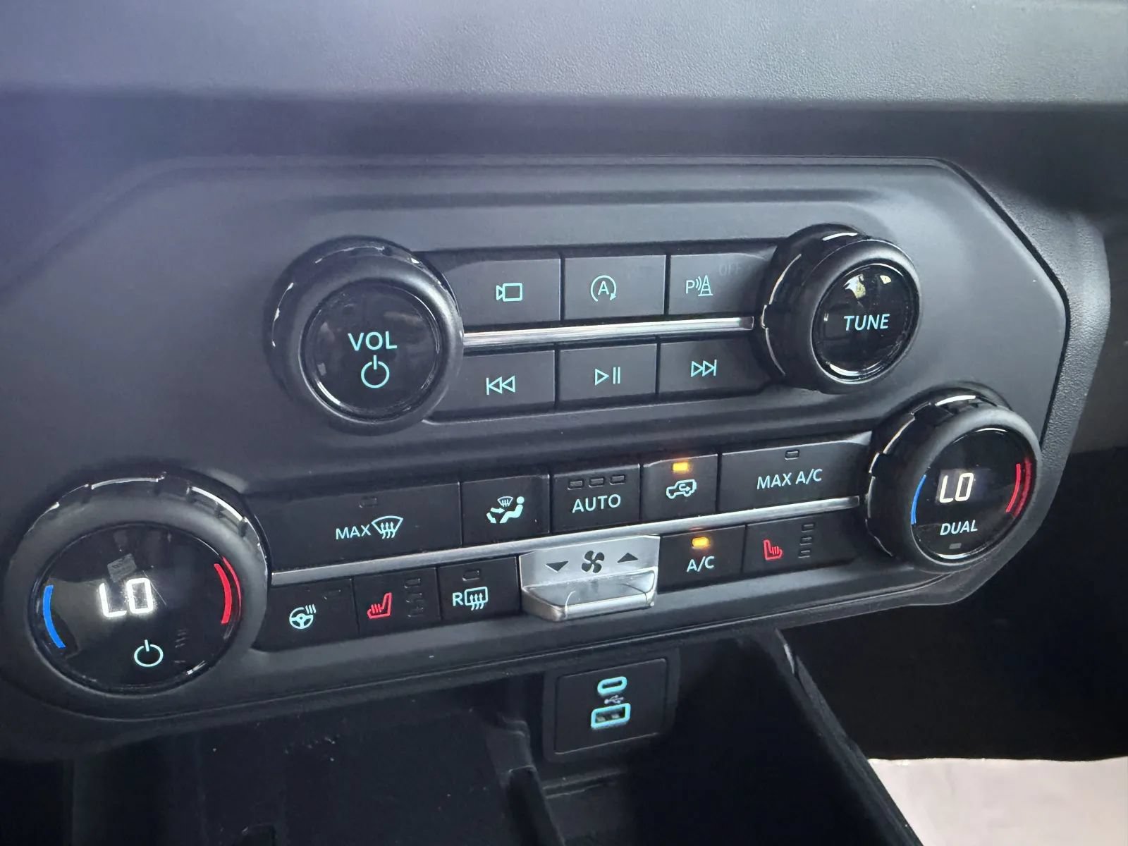 Used 2025 Ford Bronco Outer Banks AWD/4WD image 19