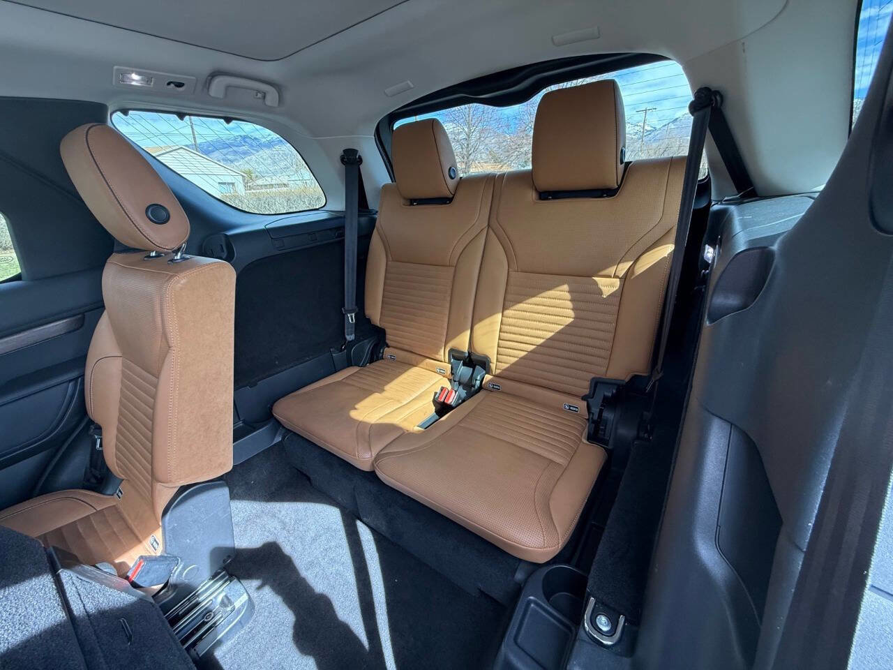 Used 2020 Land Rover Discovery HSE image 12