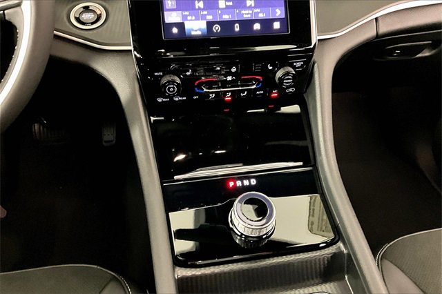 New 2025 Jeep Grand Cherokee Laredo image 7