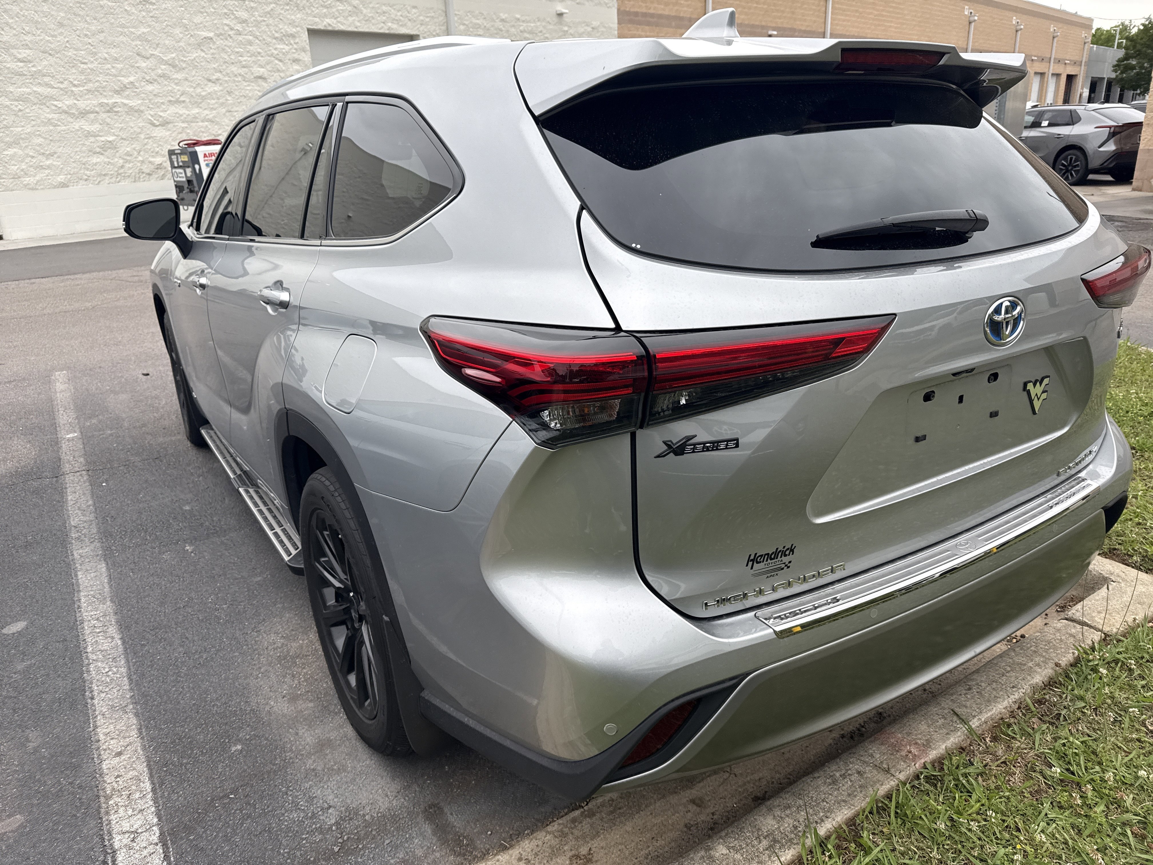 Used 2021 Toyota Highlander Platinum AWD/4WD image 6