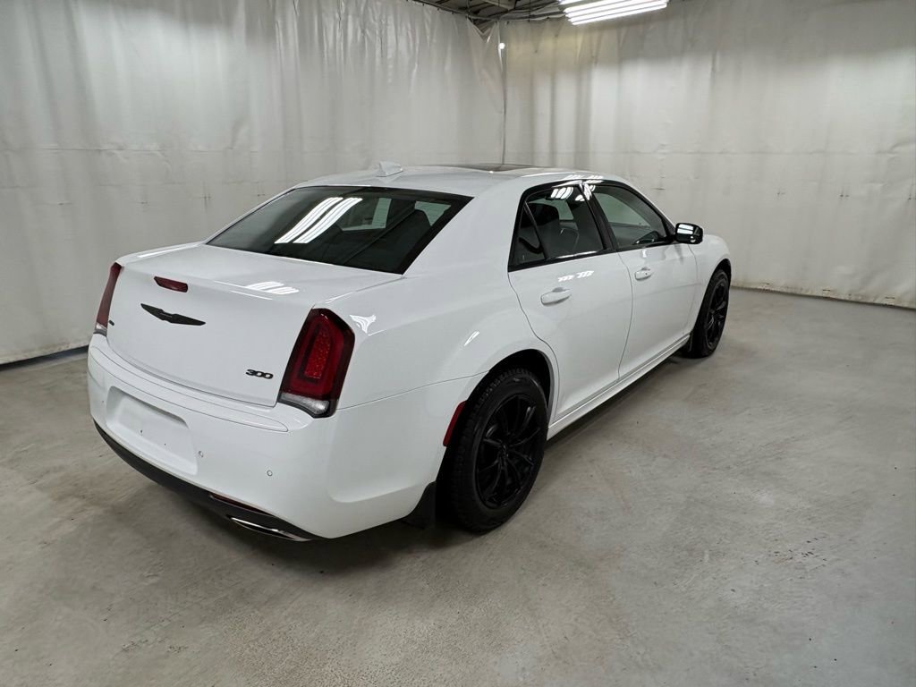 Used 2023 Chrysler 300 Touring L w/ Popular Equipment Group image 5
