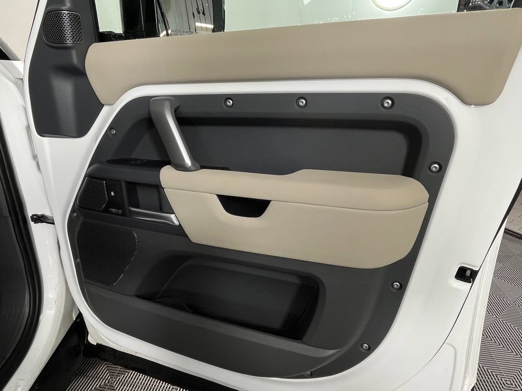 Used 2024 Land Rover Defender 110 X-Dynamic SE image 20