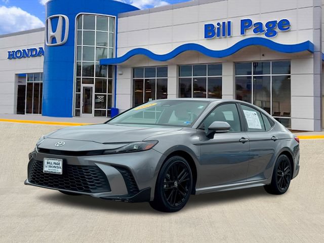 Used 2025 Toyota Camry SE FWD image 2