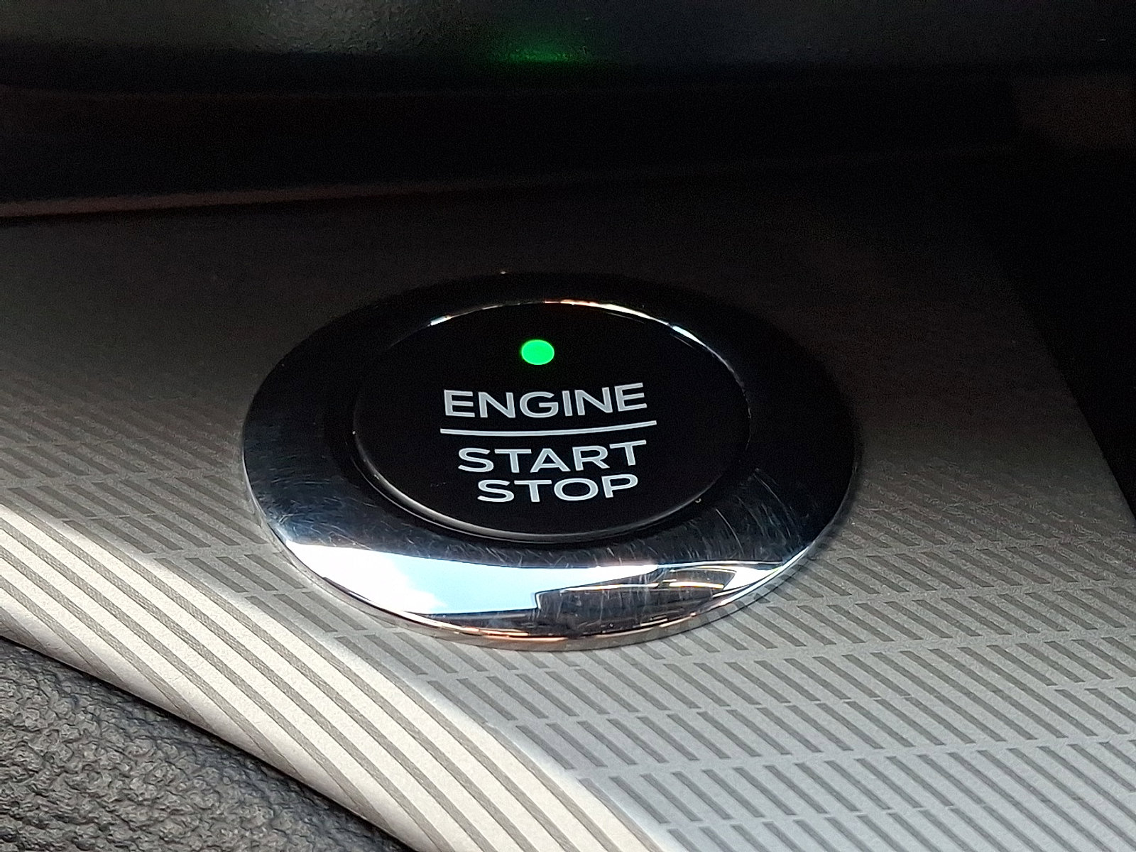 Used 2020 Ford Explorer XLT image 23