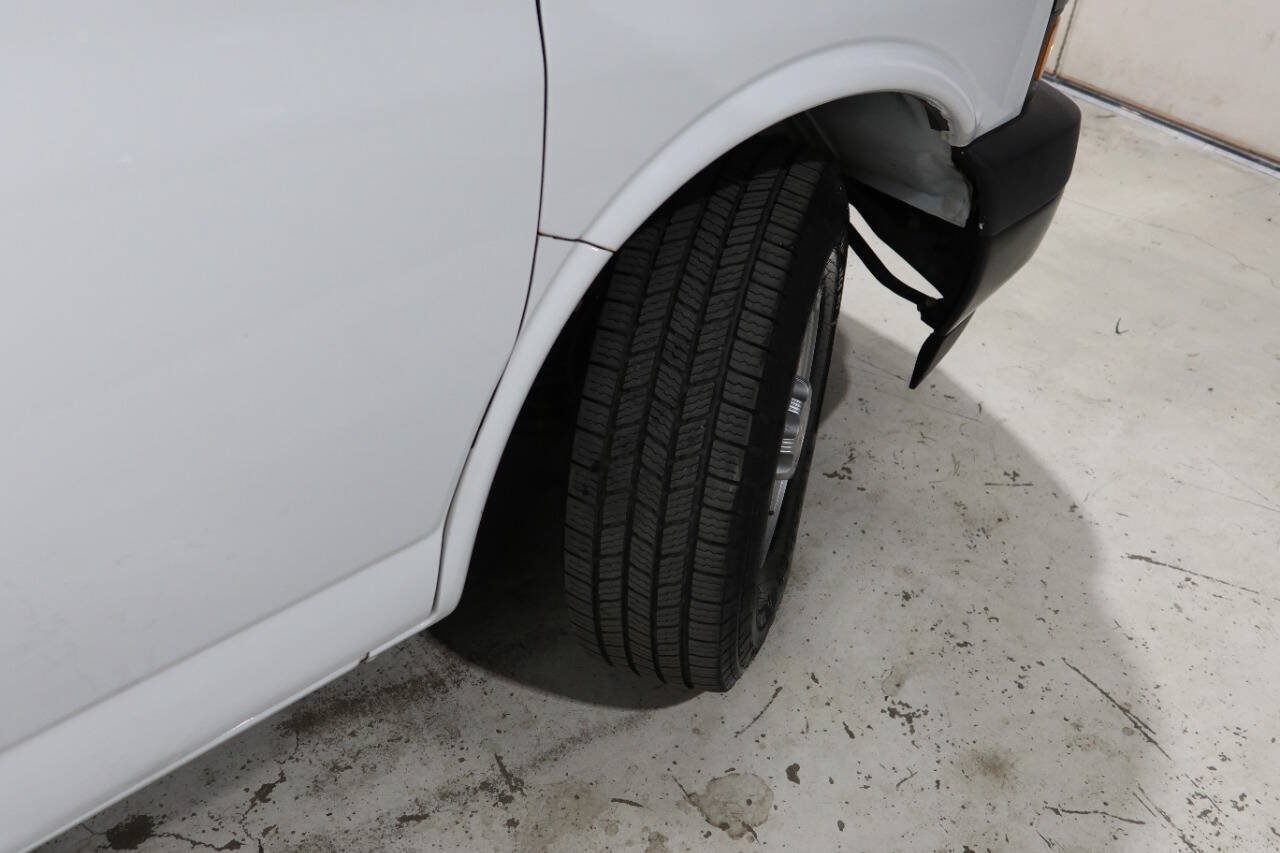Used 2021 Chevrolet Express 2500 RWD image 32