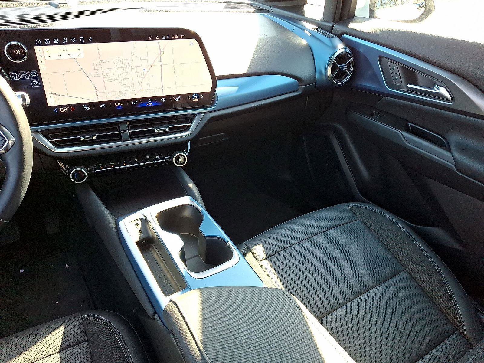 Used 2024 Chevrolet Equinox EV LT image 11