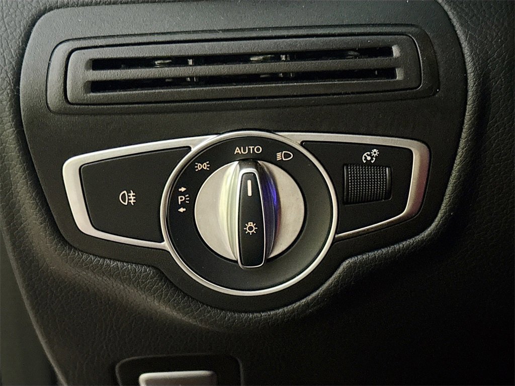 Used 2022 Mercedes-Benz GLC 300 4MATIC Coupe image 11