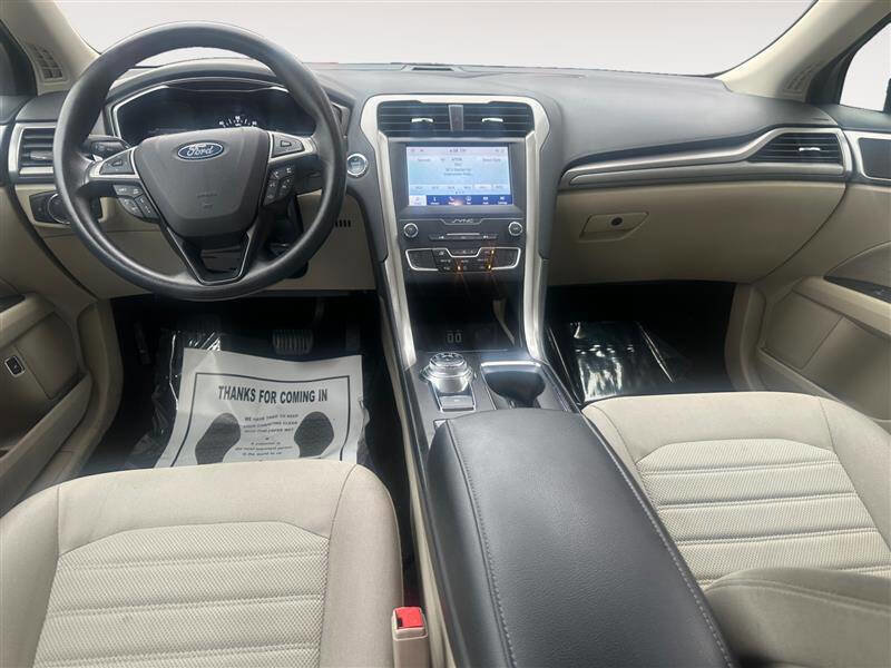 Used 2020 Ford Fusion SE image 10