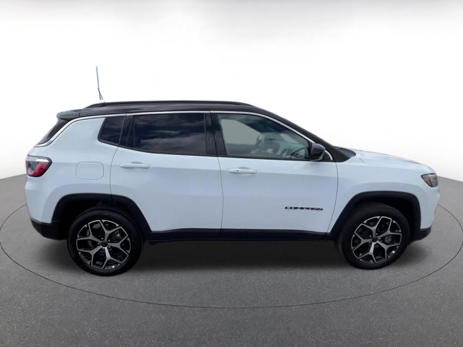 Used 2025 Jeep Compass Limited image 16