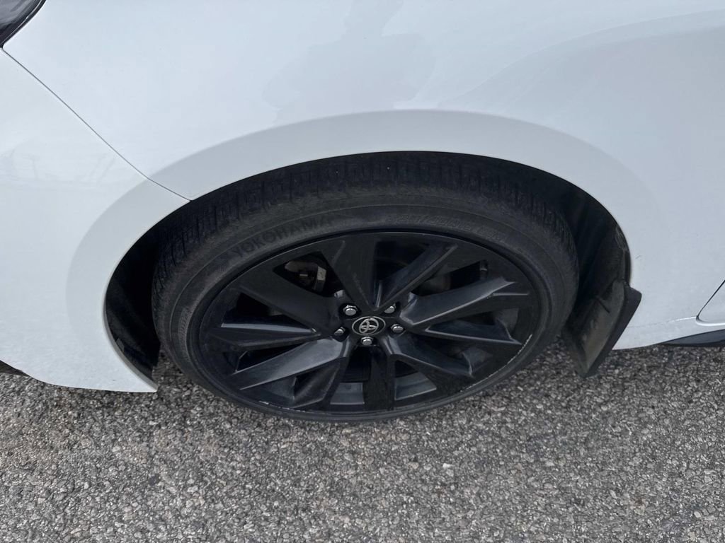 Used 2024 Toyota Corolla SE w/ SE Package image 11
