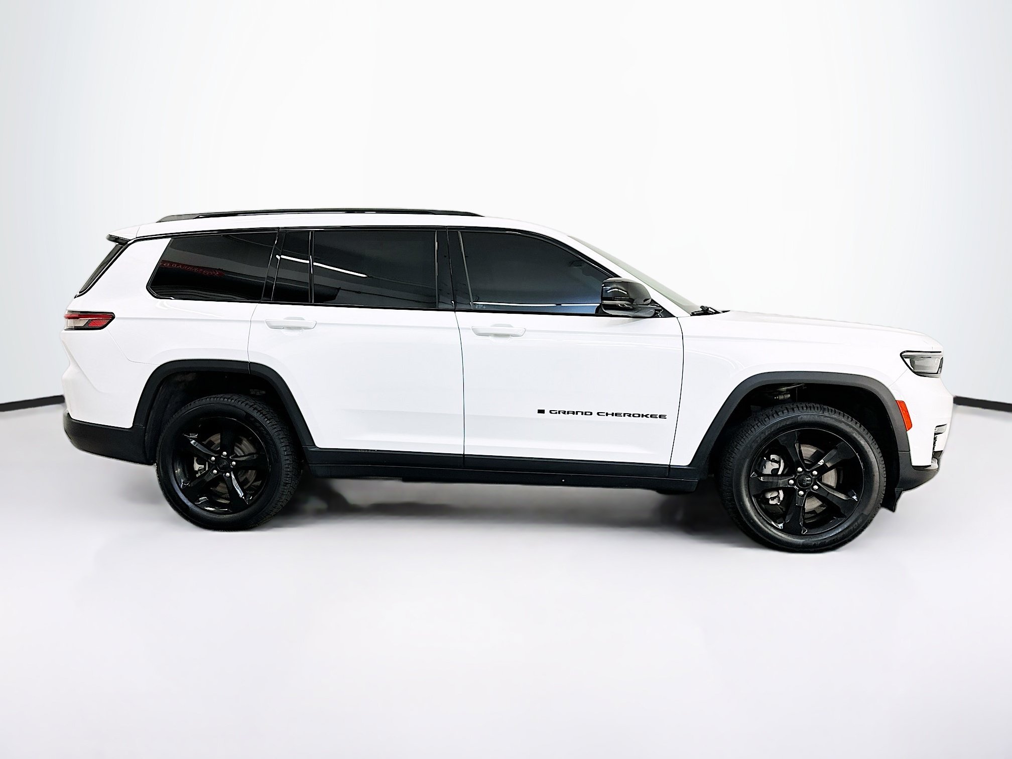 Used 2023 Jeep Grand Cherokee L Limited w/ Black Appearance Package AWD/4WD image 10