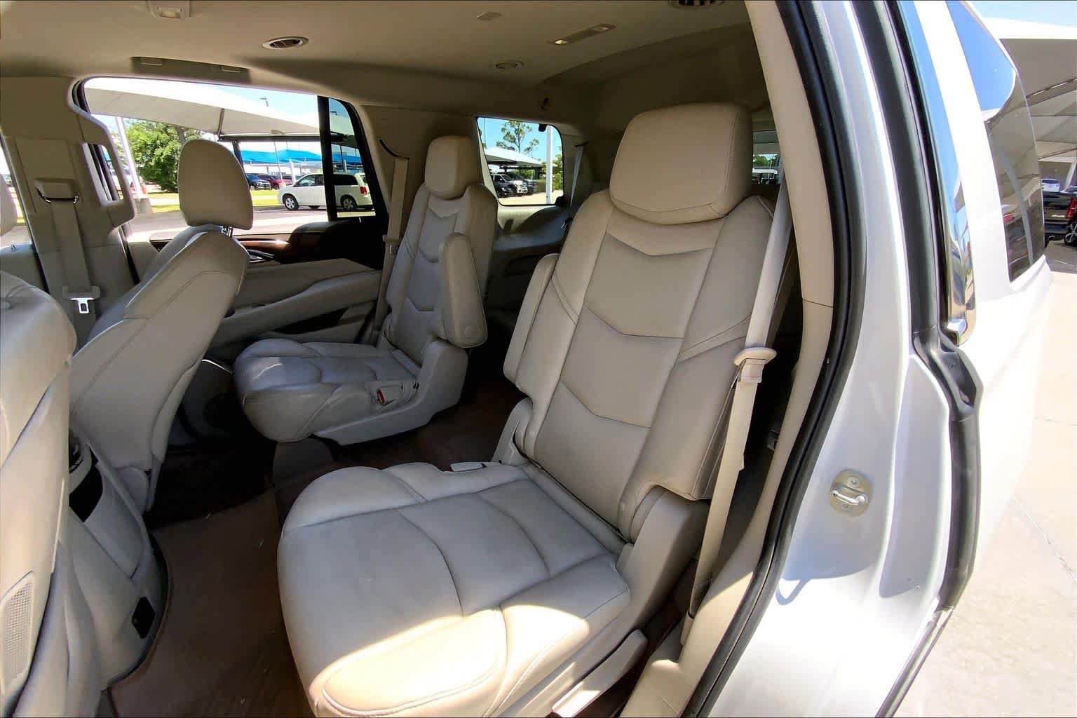 Used 2017 Cadillac Escalade Luxury AWD/4WD image 20