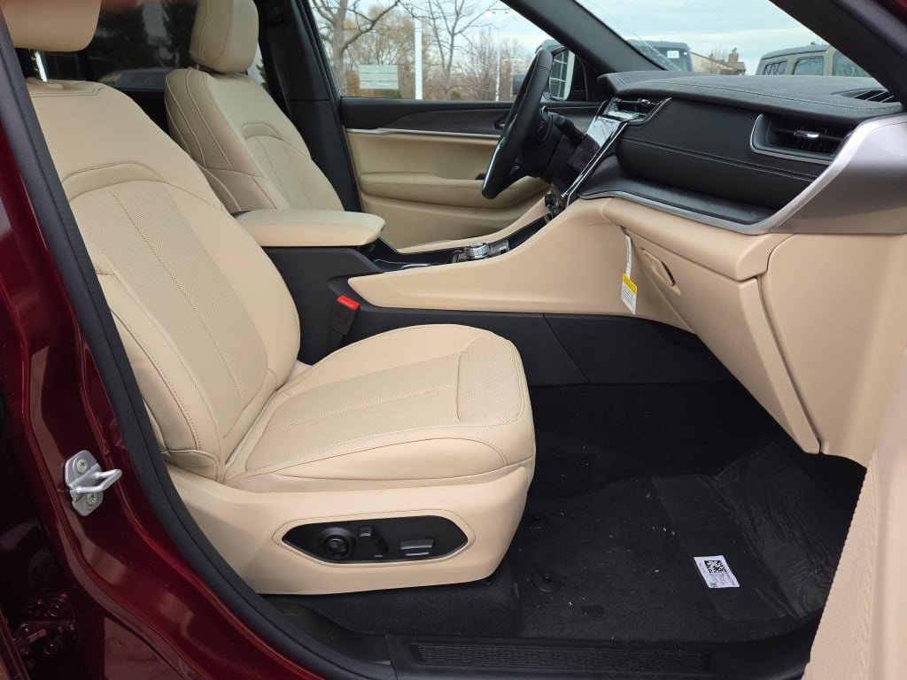 New 2025 Jeep Grand Cherokee Limited image 7