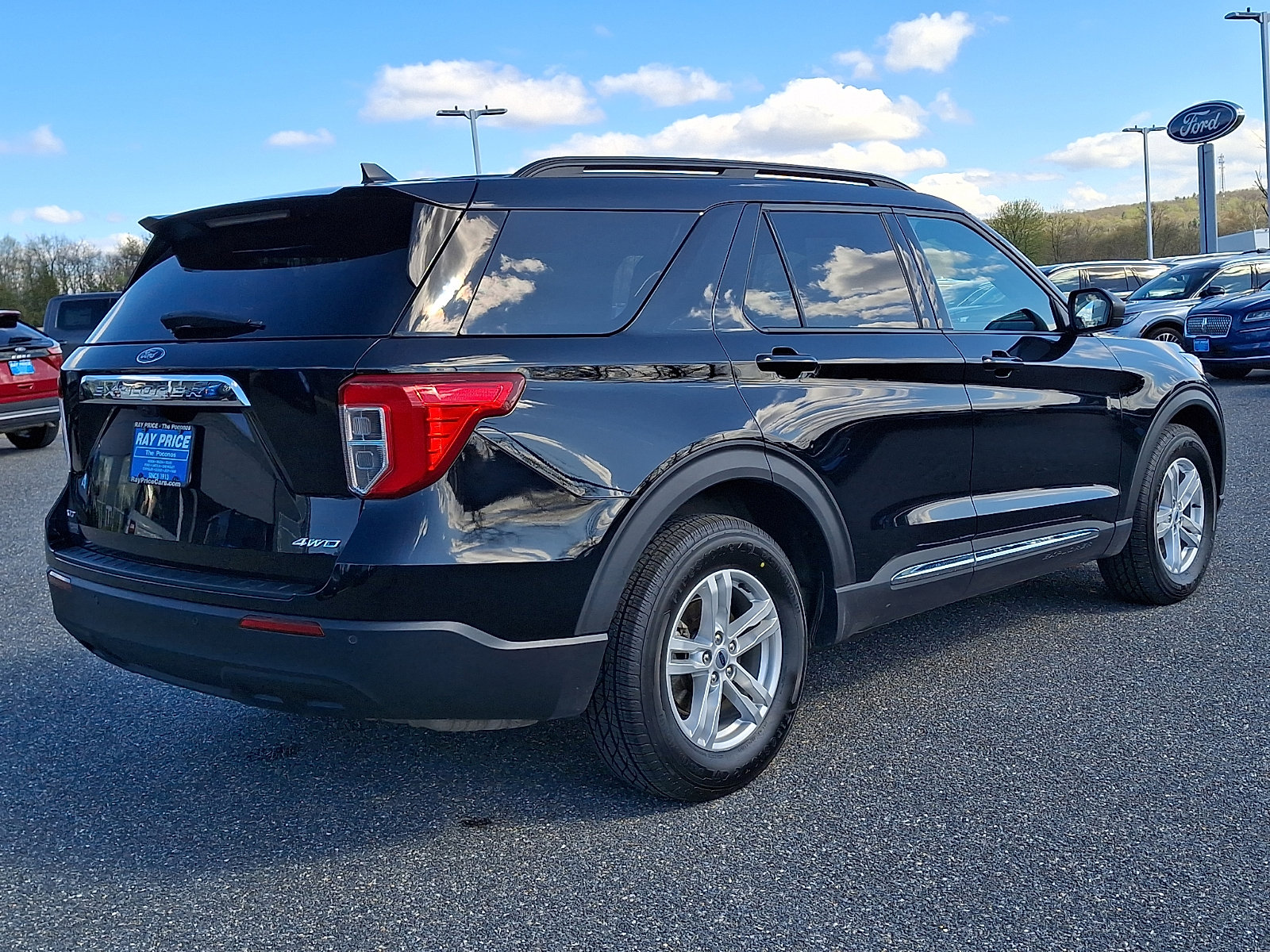 Used 2023 Ford Explorer XLT AWD/4WD image 6