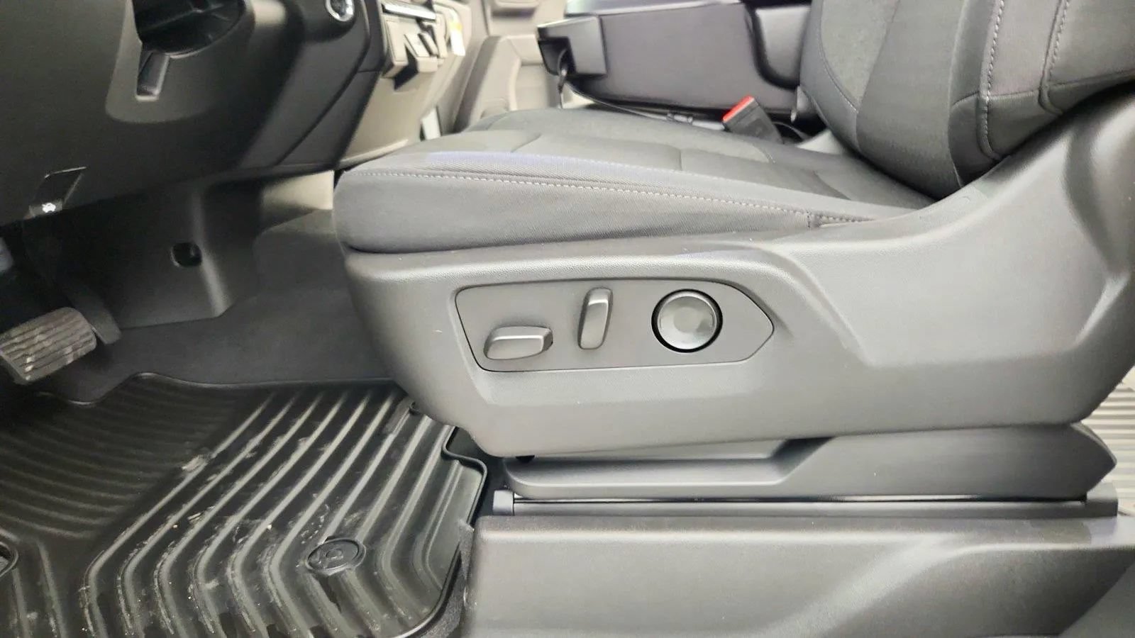 New 2026 Chevrolet Silverado 1500 Custom AWD/4WD image 24