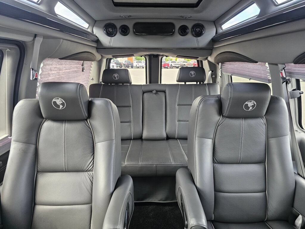 Used 2017 GMC Savana 2500 RWD image 33