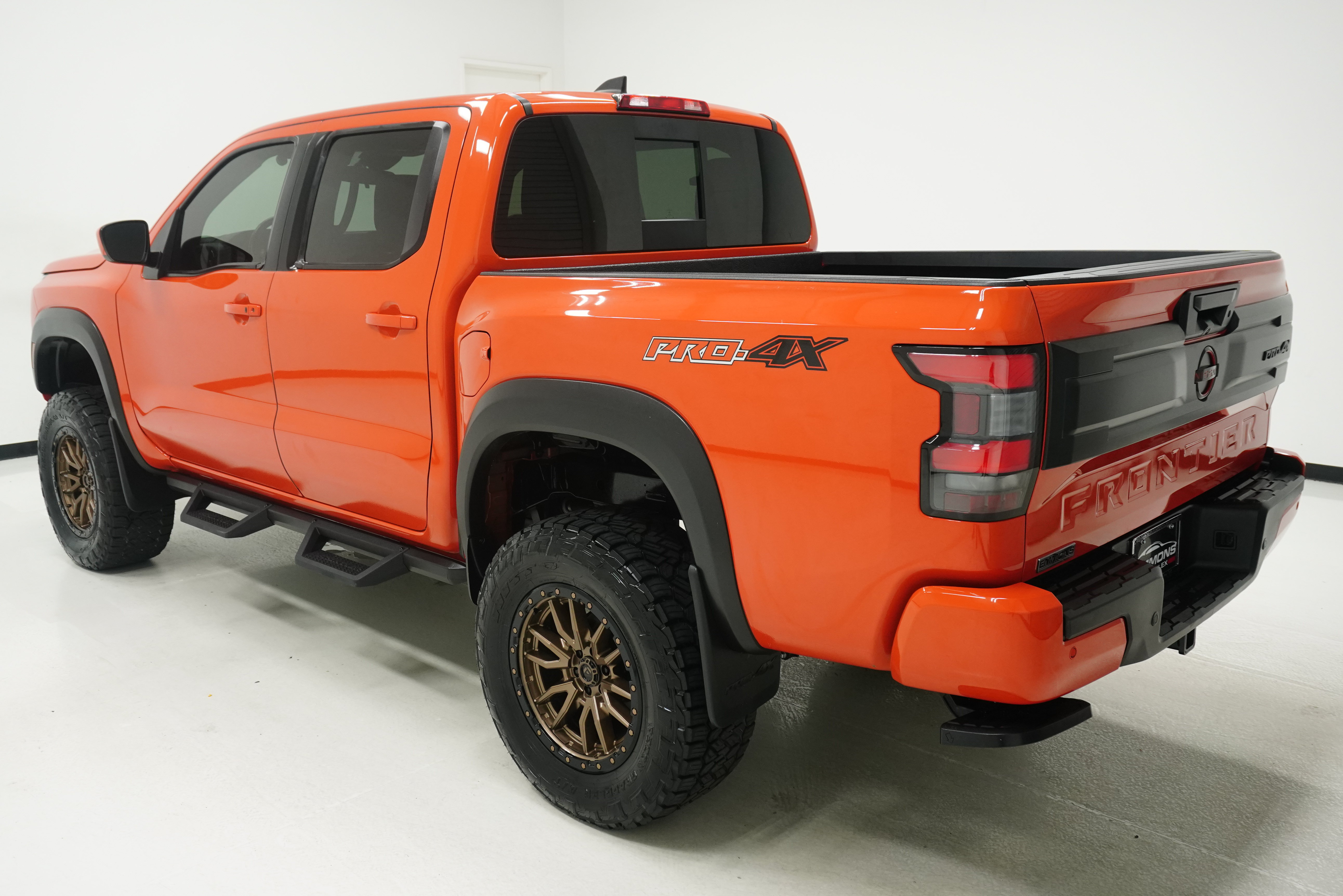 Used 2025 Nissan Frontier PRO-4X w/ Tow Package AWD/4WD image 5