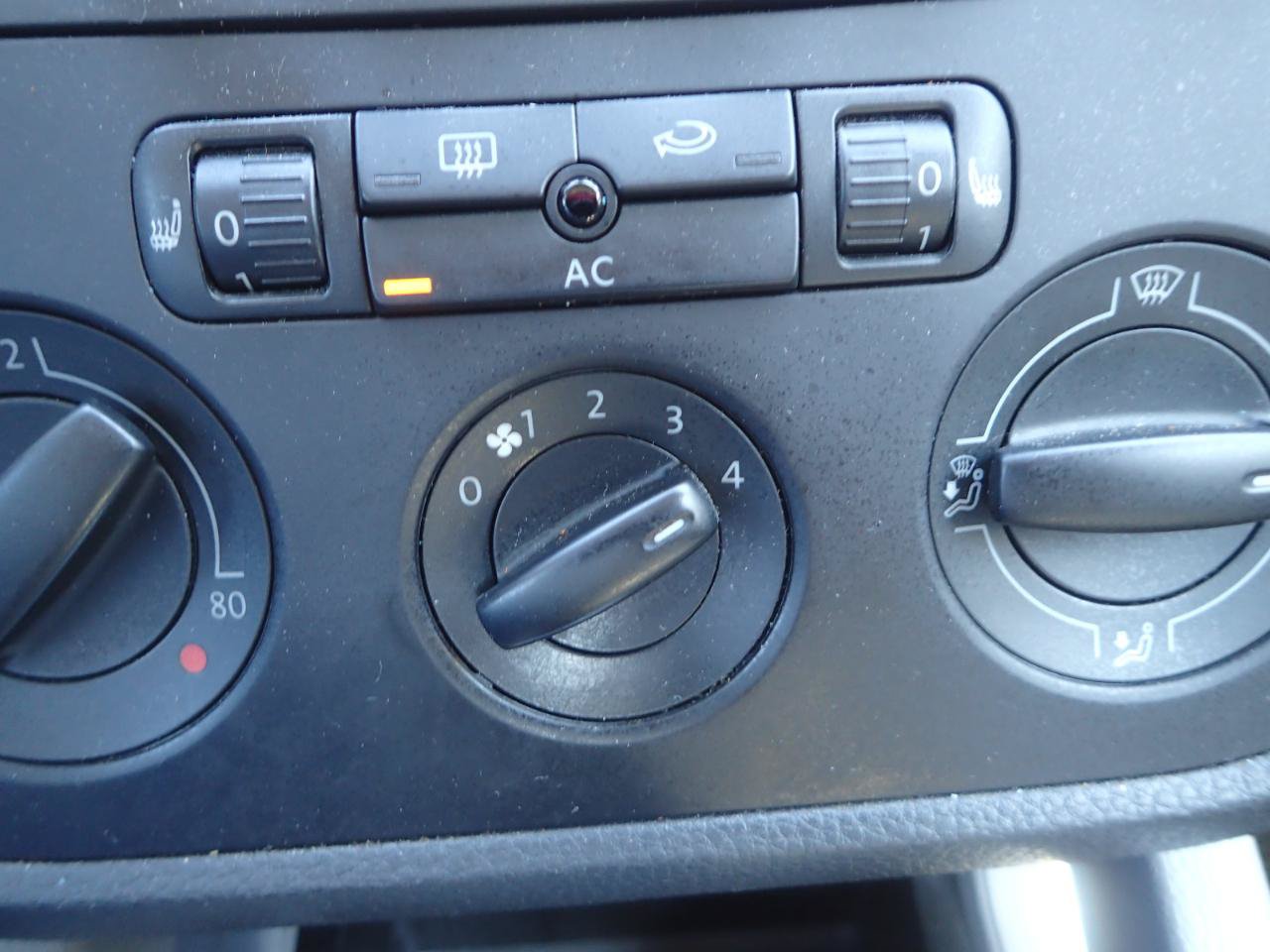 Used 2009 Volkswagen Jetta TDI FWD image 19