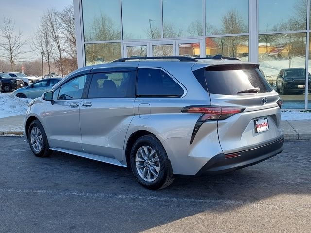 Certified 2022 Toyota Sienna LE image 17