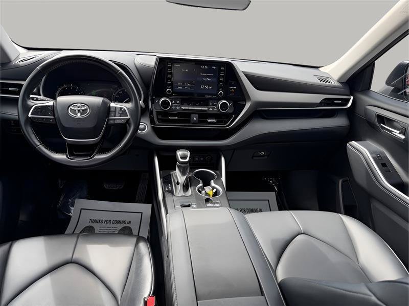 Used 2021 Toyota Highlander XLE FWD image 18