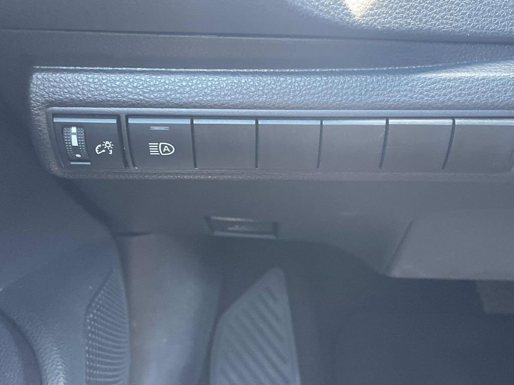Used 2025 Toyota Corolla XSE image 31