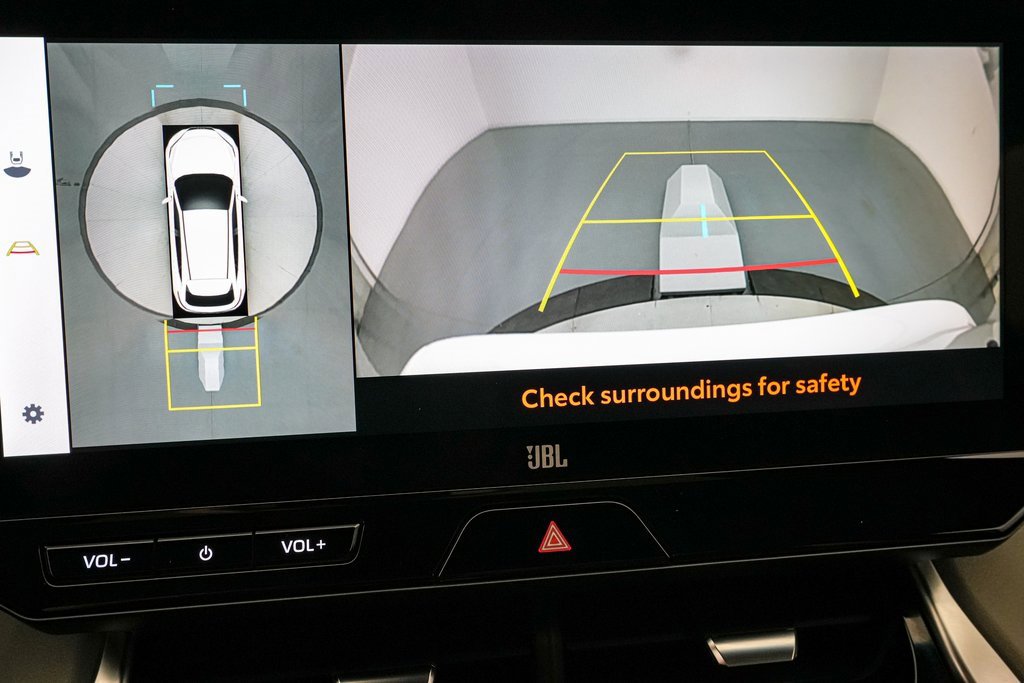 Used 2024 Toyota Venza LE image 16